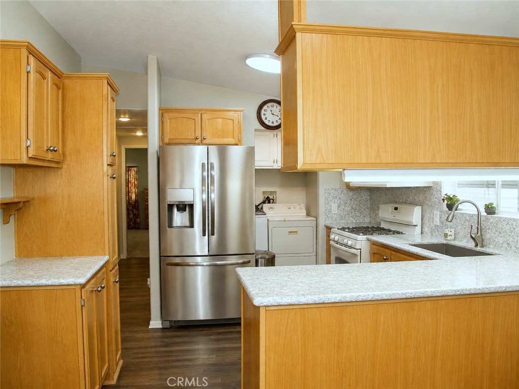 1010 Terrace 44 Property Photo 15