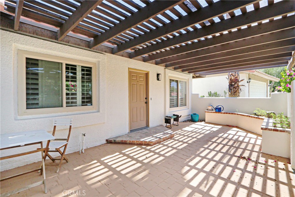 75220 Valencia Property Photo 2