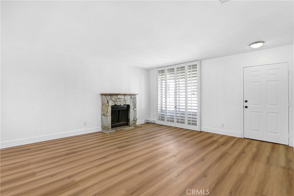 75220 Valencia Property Photo 4
