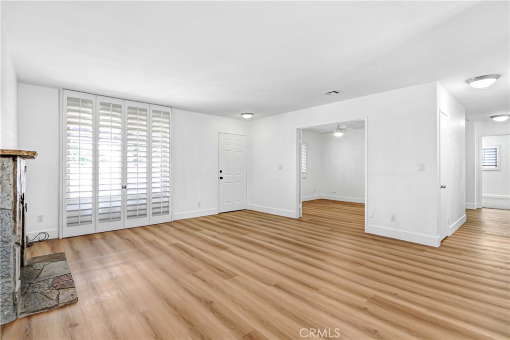 75220 Valencia Property Photo 5