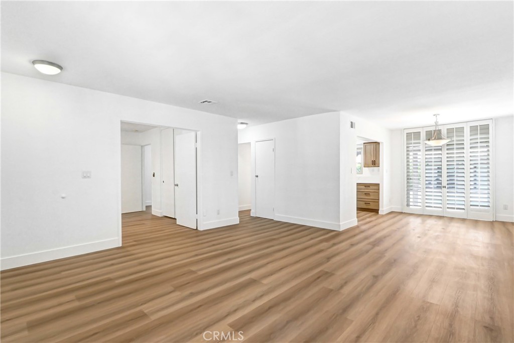 75220 Valencia Property Photo 6