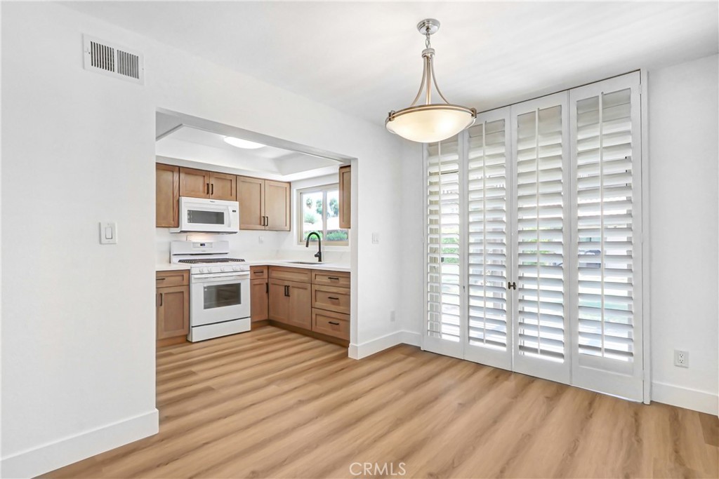 75220 Valencia Property Photo 7