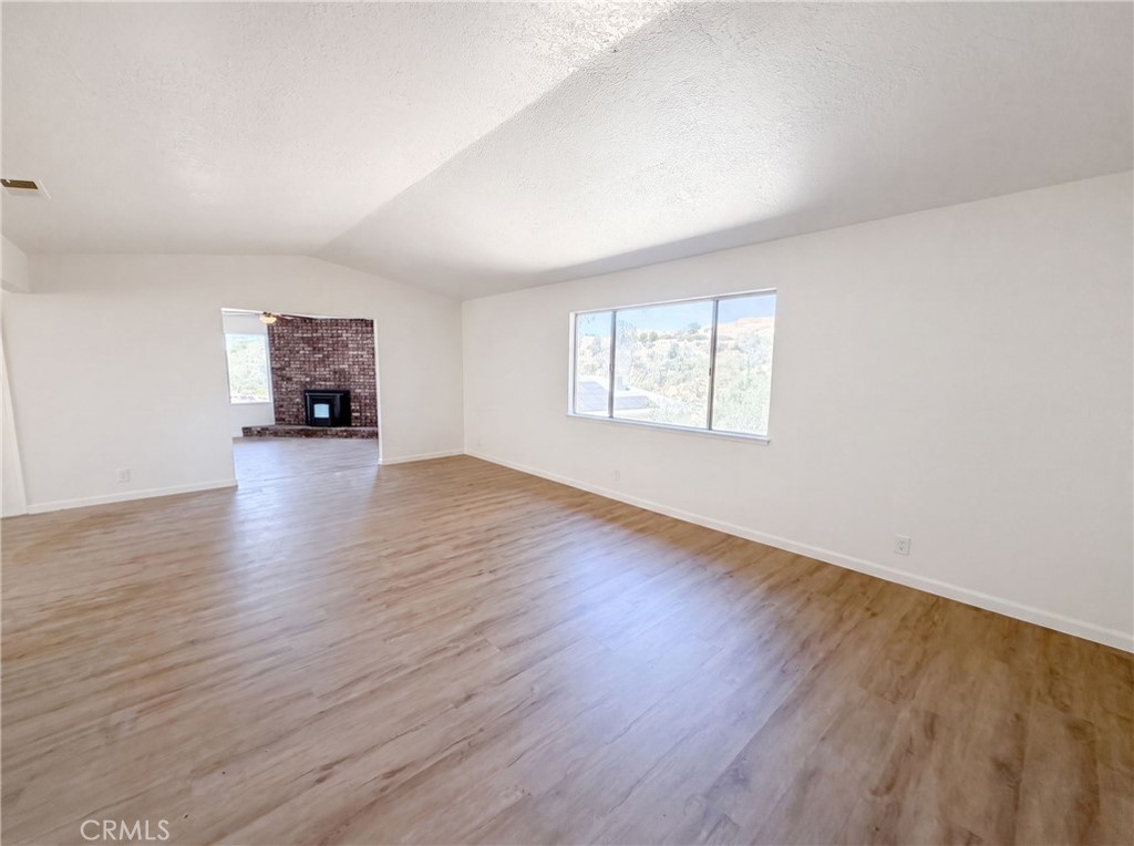 6041 Thornicroft Property Photo 3