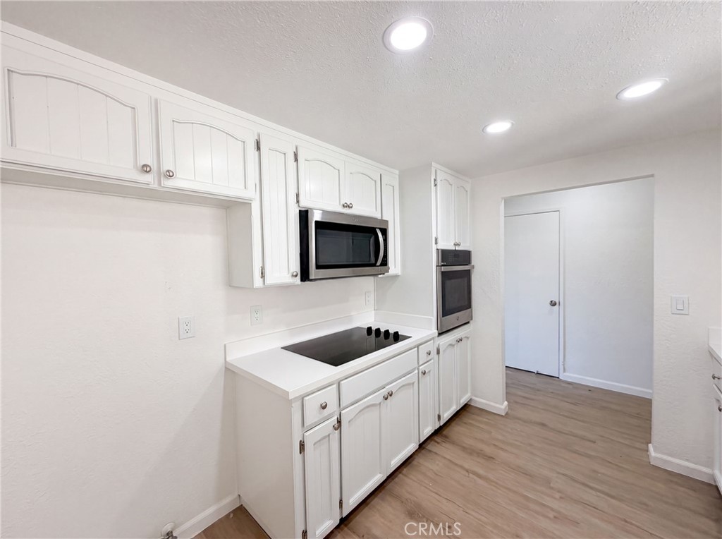 6041 Thornicroft Property Photo 6