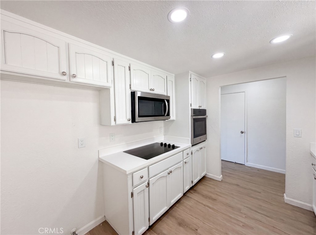 6041 Thornicroft Property Photo 6