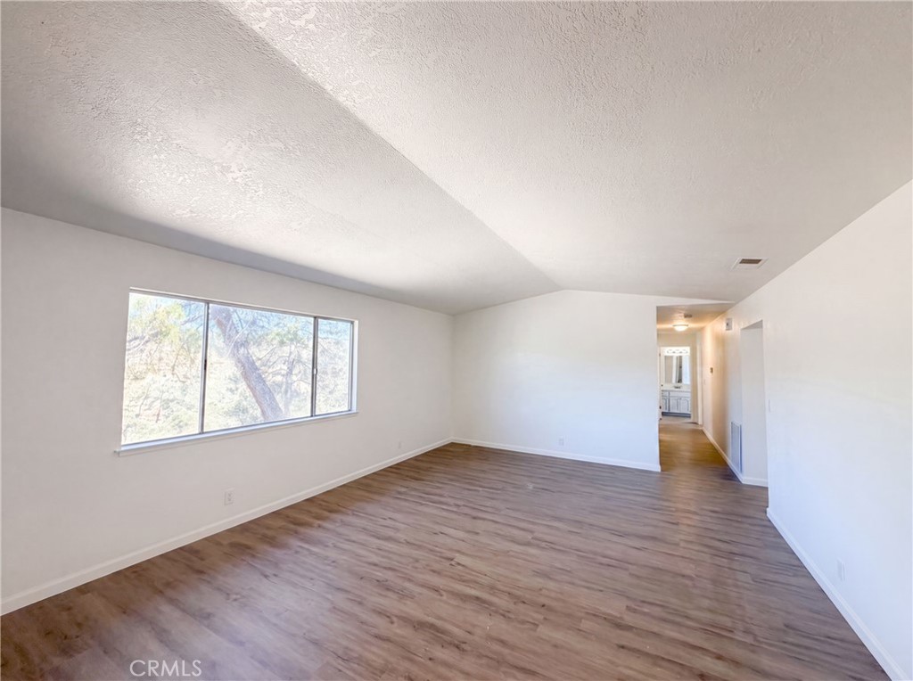 6041 Thornicroft Property Photo 8