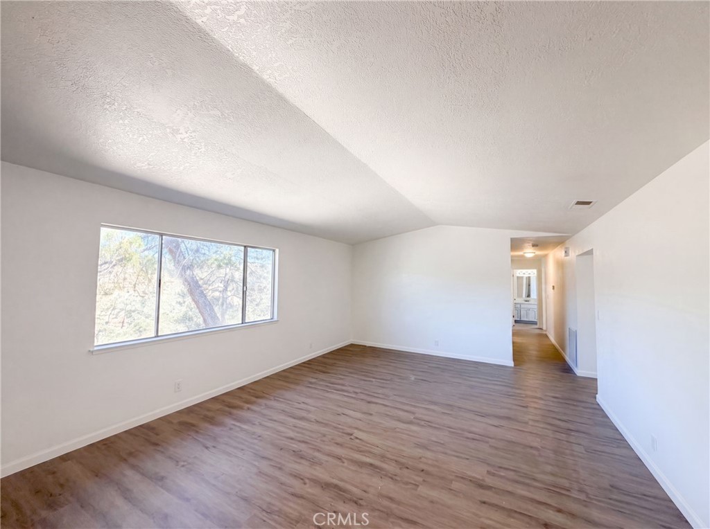 6041 Thornicroft Property Photo 8