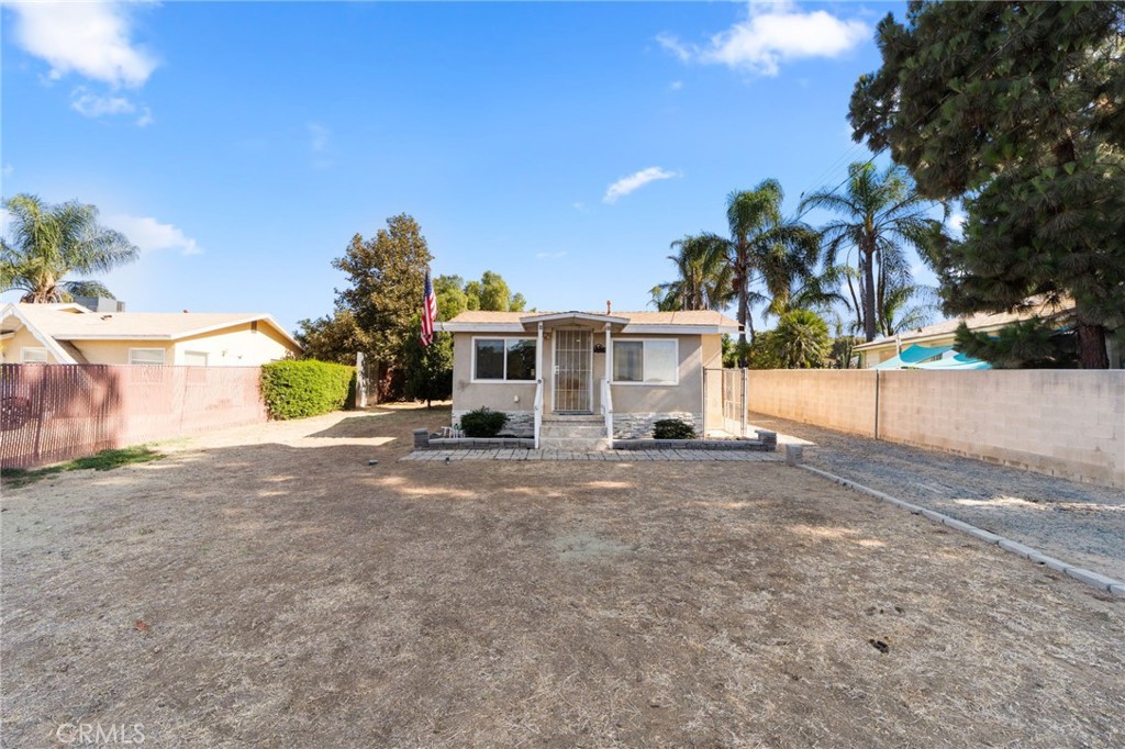 527 7th Property Photo 2