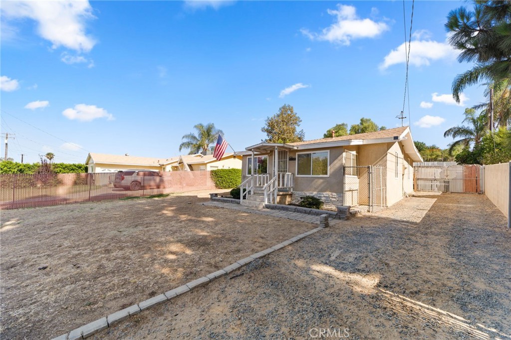 527 7th Property Photo 3