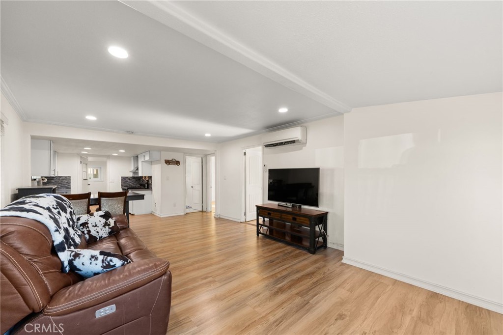 527 7th Property Photo 8