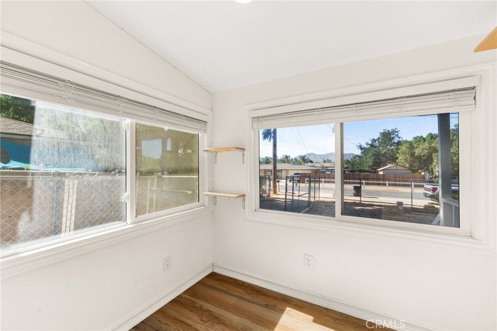 527 7th Property Photo 16