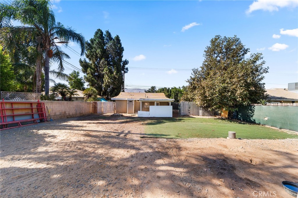 527 7th Property Photo 24