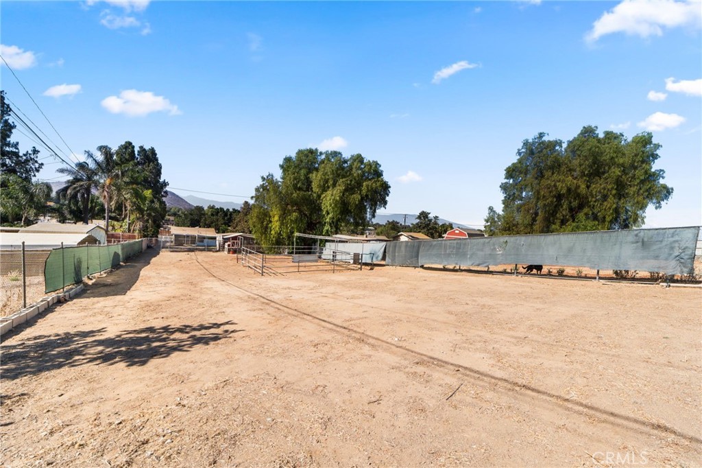 527 7th Property Photo 28