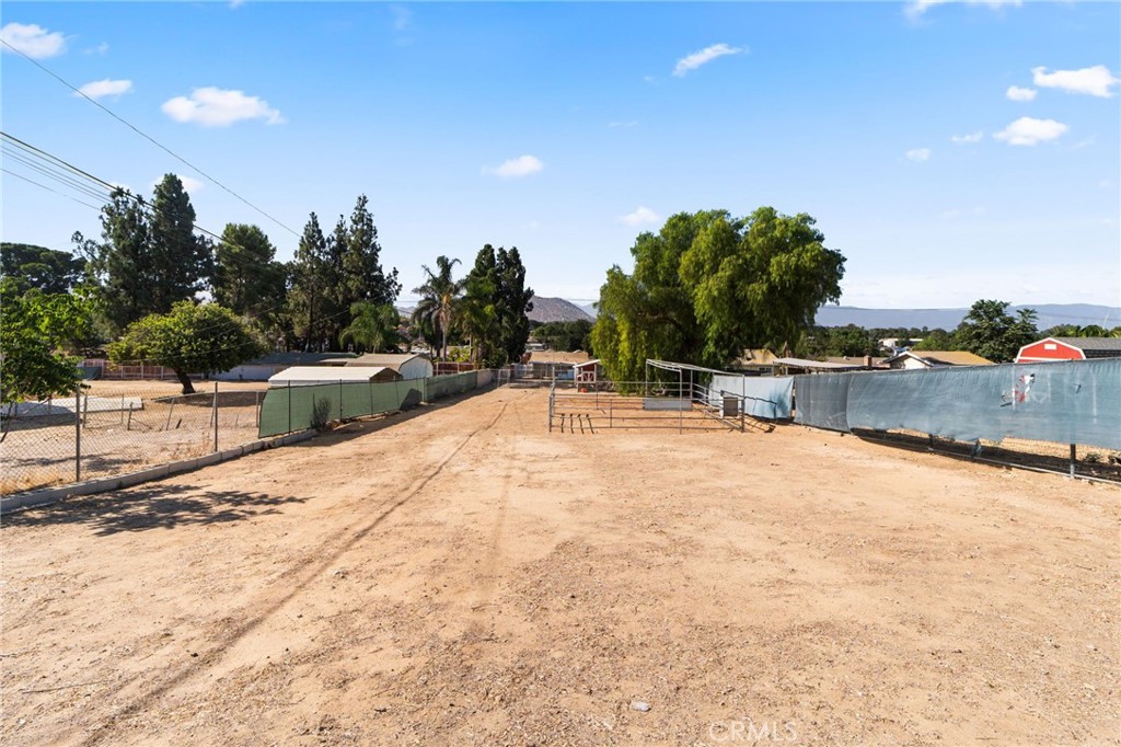 527 7th Property Photo 29