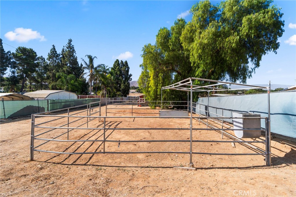 527 7th Property Photo 30