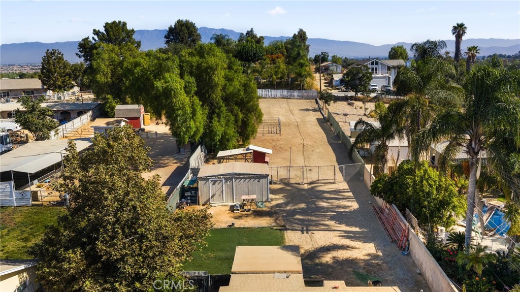 527 7th Property Photo 32