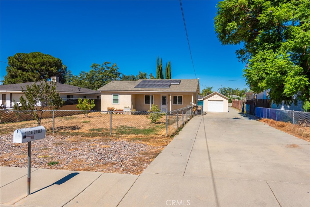 1175 Edgar Ave Property Photo 4