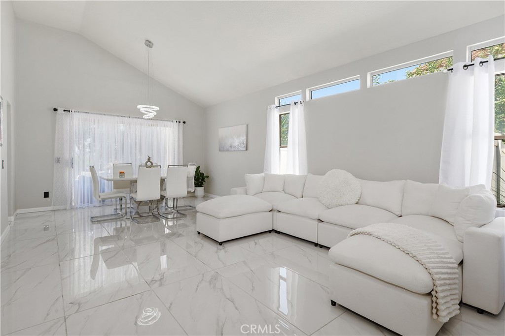 29253 Greenbrier Place Property Photo 3