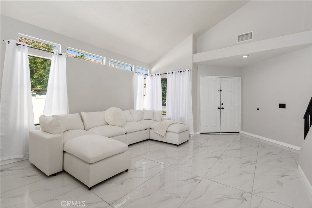 29253 Greenbrier Place Property Photo 4