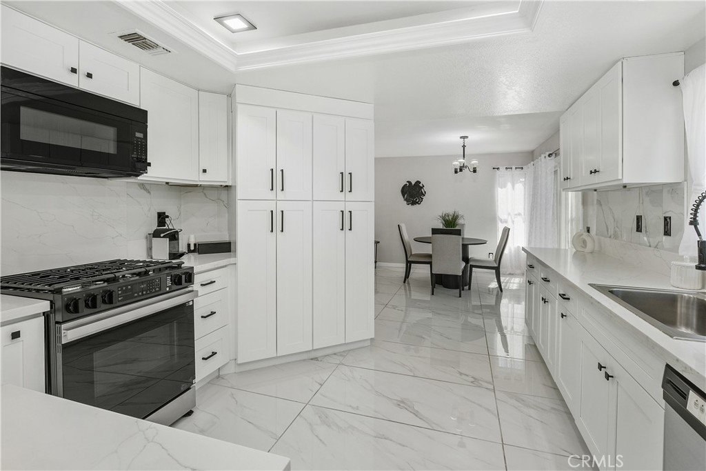 29253 Greenbrier Place Property Photo 13