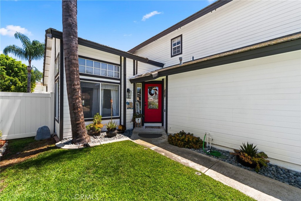 9244 Loquat Property Photo 3