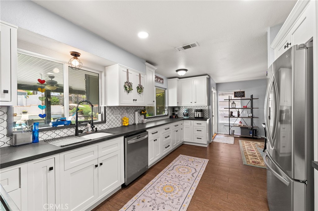 9244 Loquat Property Photo 4