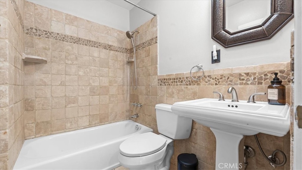 943 N Orange Property Photo 27