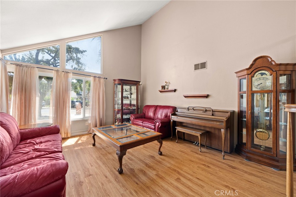 8433 Tamarind Property Photo 6