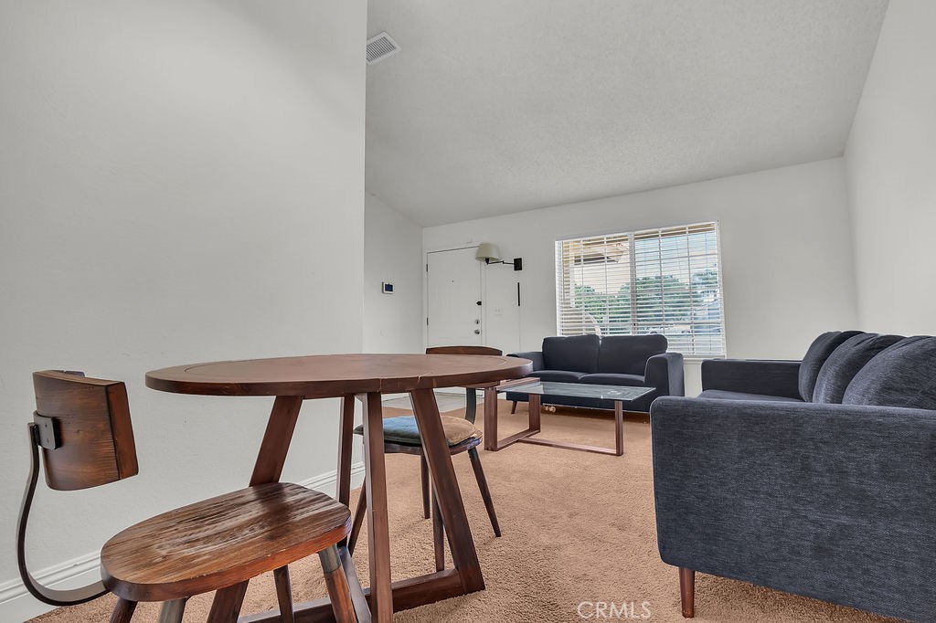 910 S Larch Property Photo 9