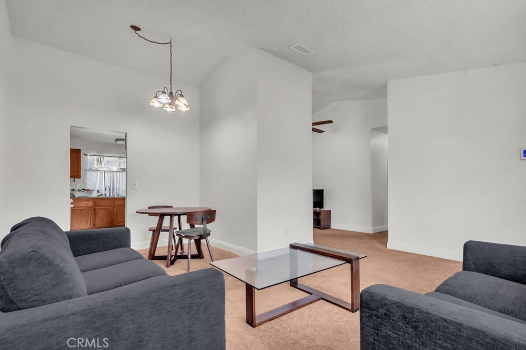 910 S Larch Property Photo 10