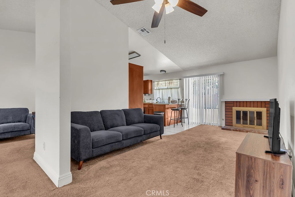 910 S Larch Property Photo 11