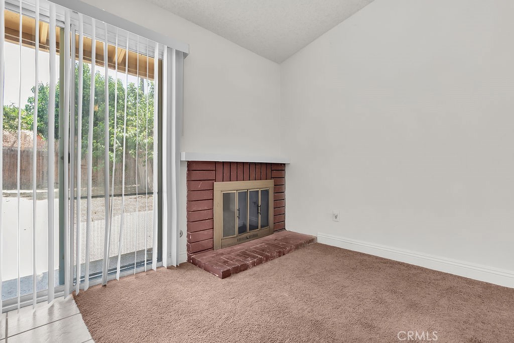 910 S Larch Property Photo 14