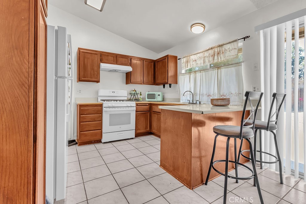 910 S Larch Property Photo 15