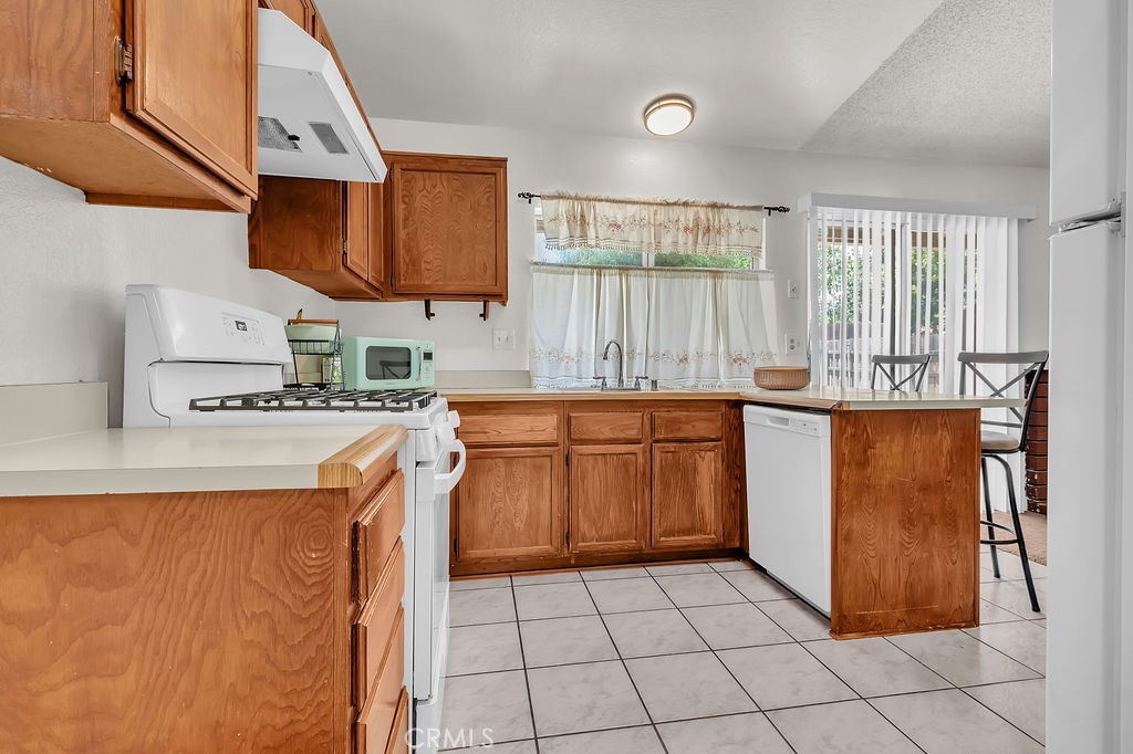 910 S Larch Property Photo 16