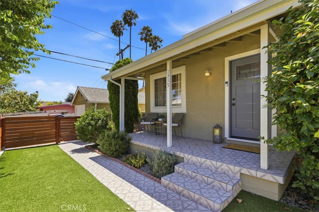 1315 Field Avenue Property Photo 2