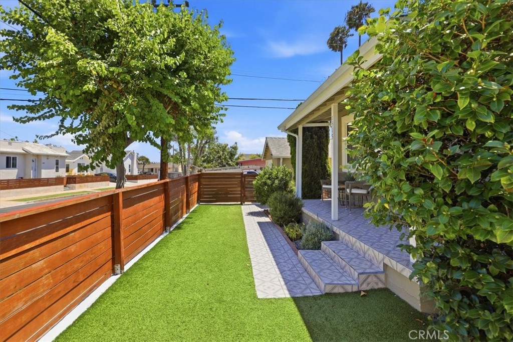1315 Field Avenue Property Photo 4