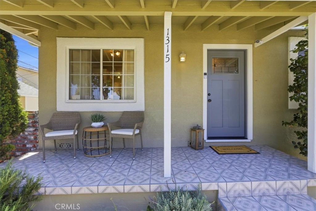 1315 Field Avenue Property Photo 10