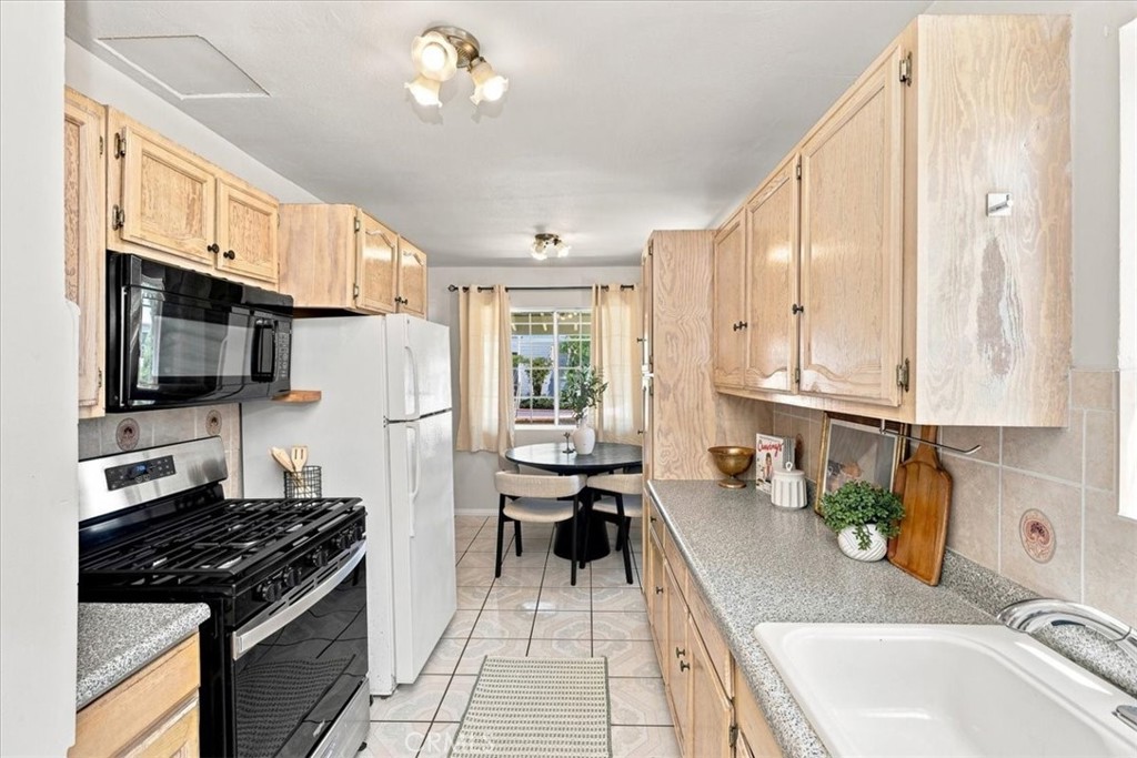 1315 Field Avenue Property Photo 18