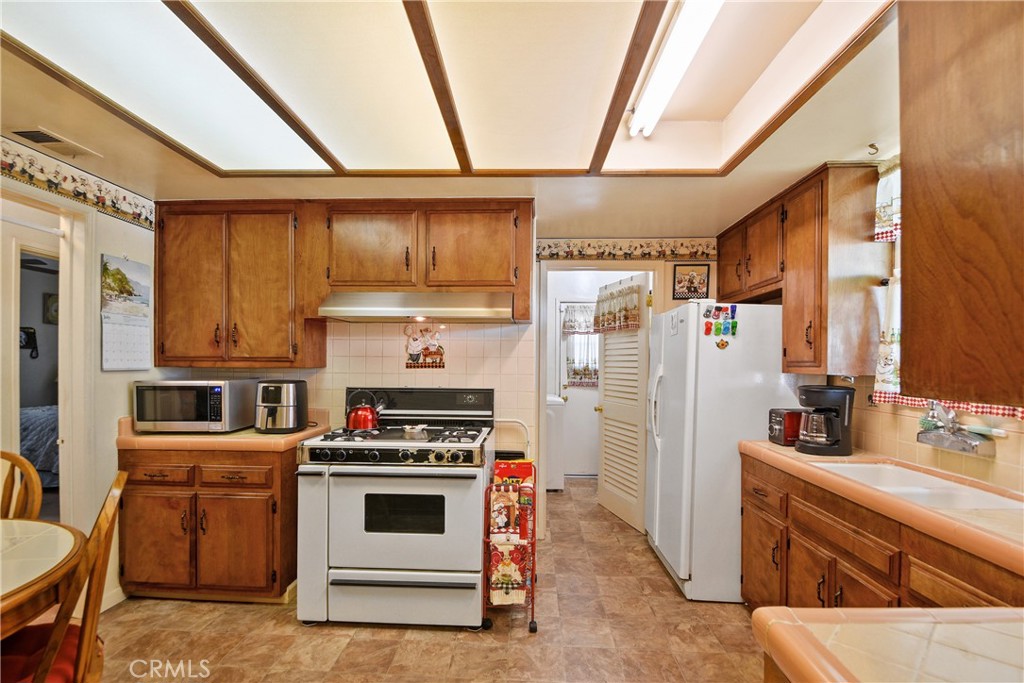 897 S K Property Photo 9