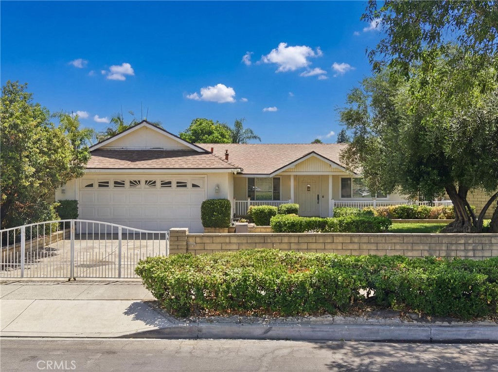 1714 N Corona Property Photo 1