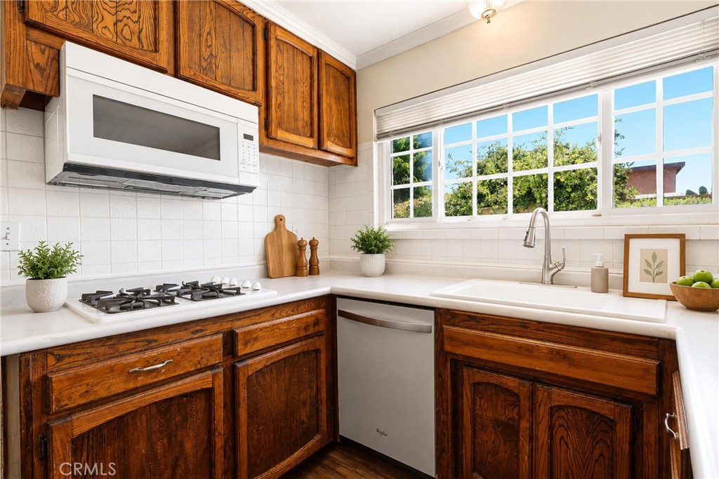 1714 N Corona Property Photo 4