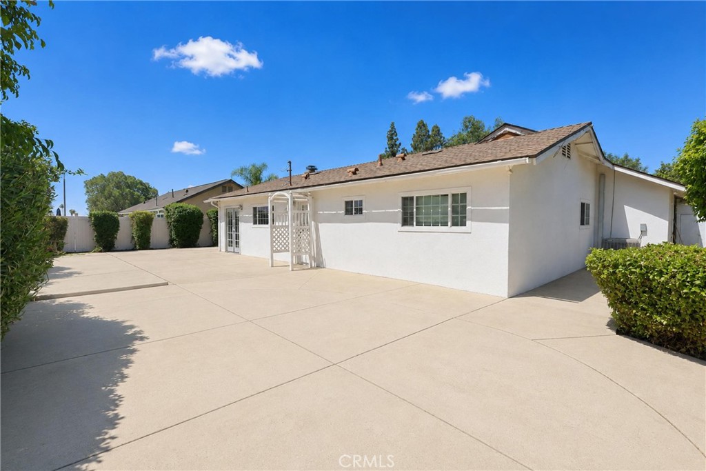 1714 N Corona Property Photo 11