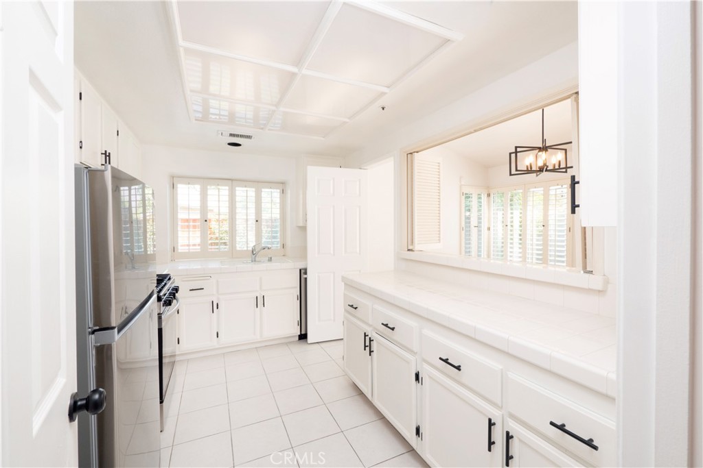 5824 Thornhill Drive Property Photo 8