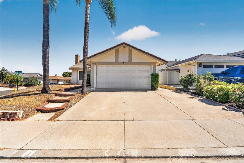 12629 Aster Court Property Photo 3
