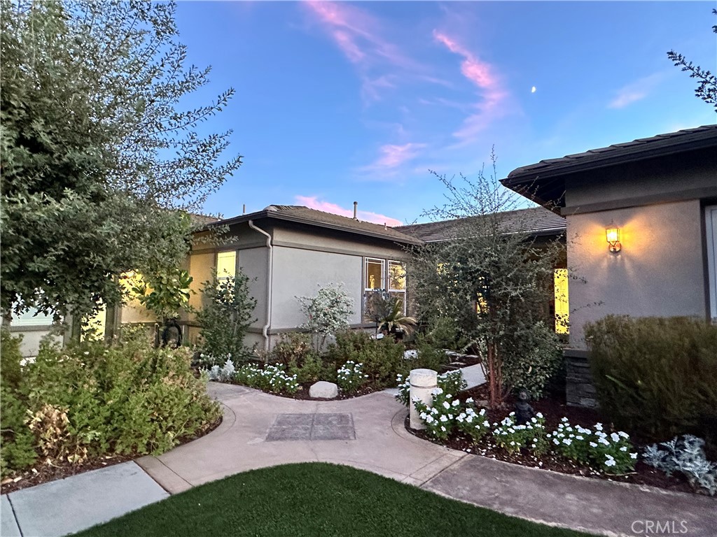 18493 Oak Park Drive Property Photo 4