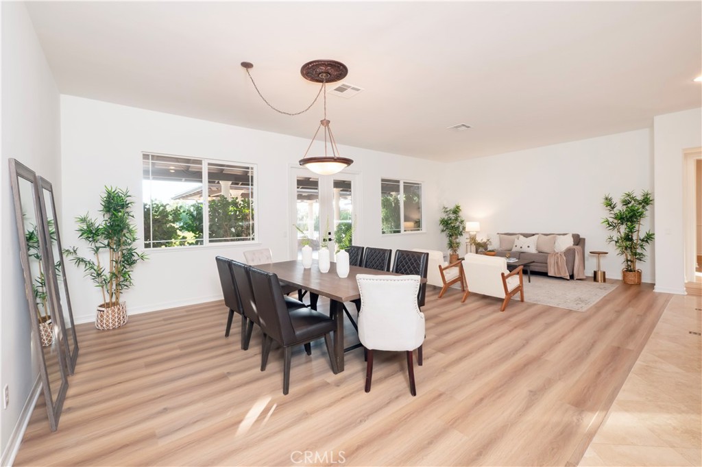 18493 Oak Park Drive Property Photo 6