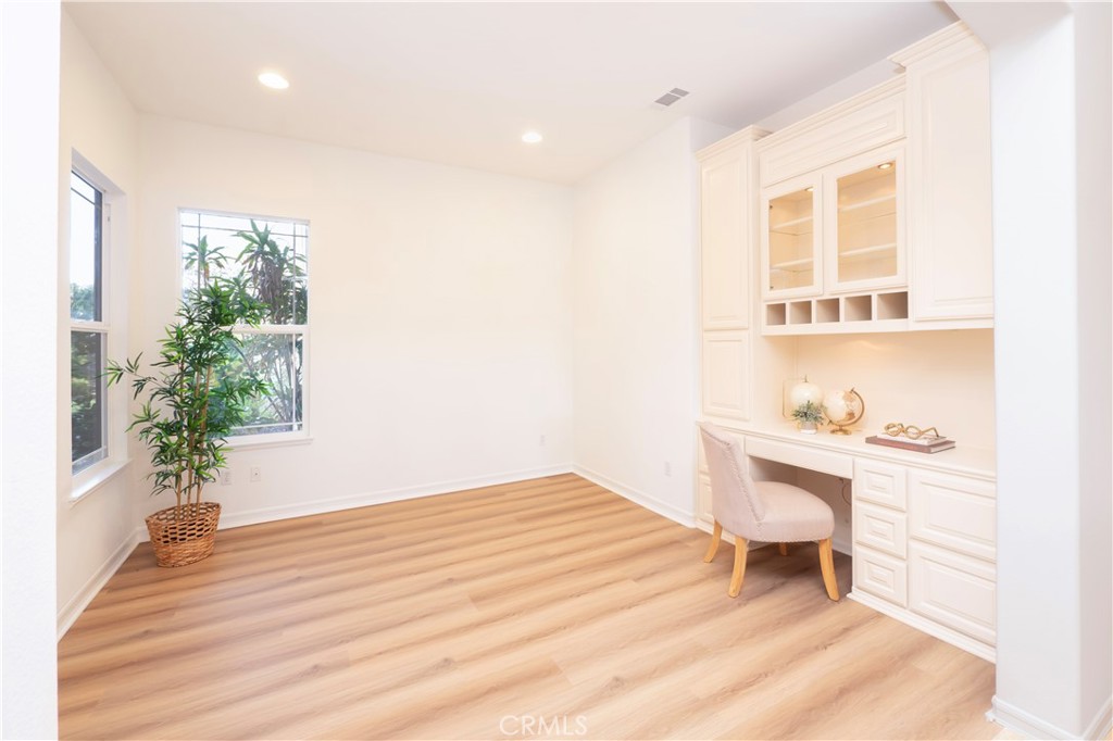 18493 Oak Park Drive Property Photo 9