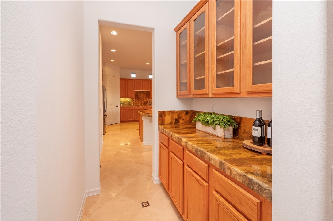 18493 Oak Park Drive Property Photo 10