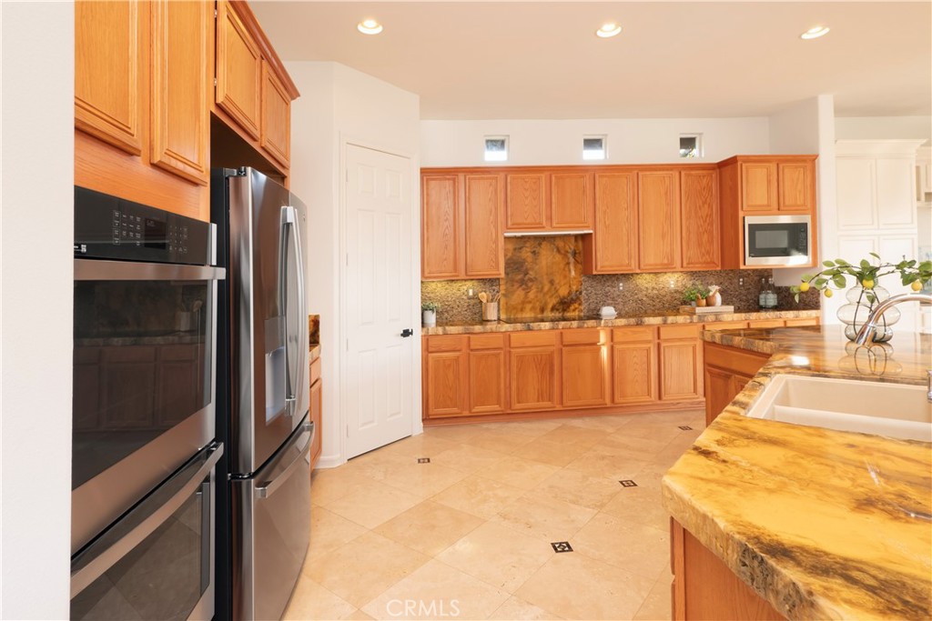 18493 Oak Park Drive Property Photo 11