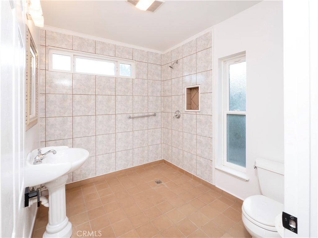 18493 Oak Park Drive Property Photo 46